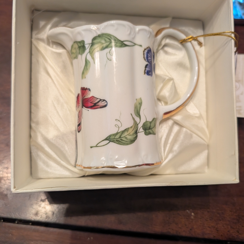 NWT Vintage I. Godinger & CO. Butterfly AGatden Porcelain Pitcher